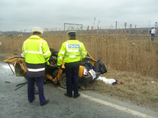 Pericol de explozie: O cisternă cu kerosen s-a răsturnat la Satu Nou, un om a murit - update